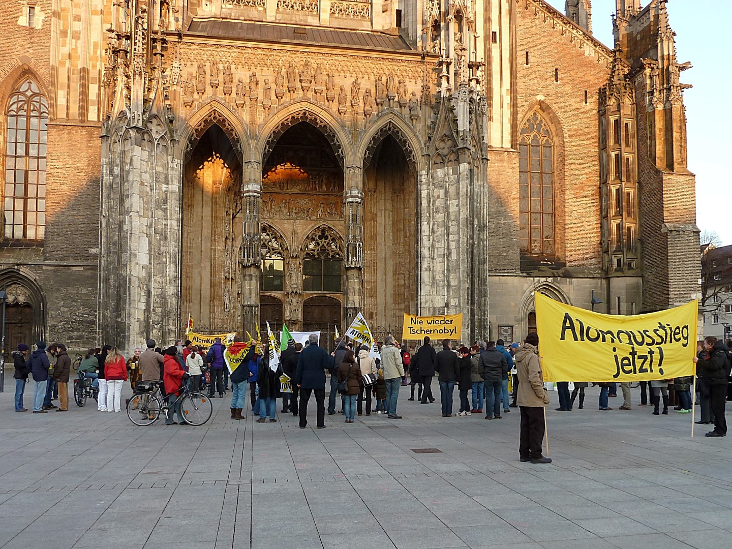 Ulm 2011: Atom-Demo vor dem Münster
