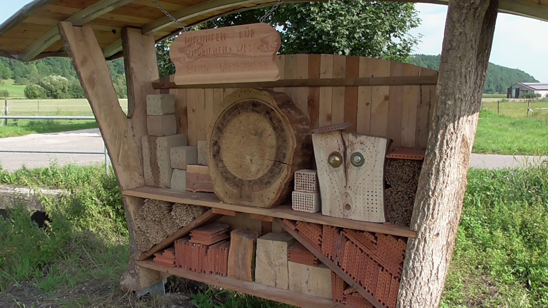 Wildbienenhotel der BUND-Gruppe Dietenheim